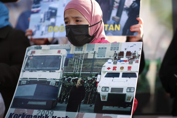 신장 위구르족 인권탄압에 항의하는 시위대 | EPA/연합뉴스