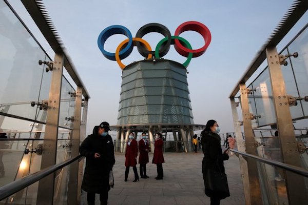 베이징 도심에 설치된 올림픽 타워 | 로이터/연합
