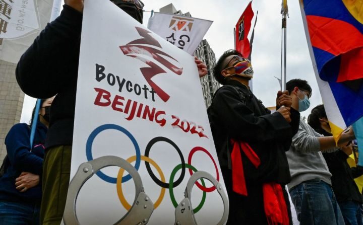 2021년 12월 10일 세계 인권의 날을 맞아 중국 공산당의 인권탄압을 이유로 베이징 동계올림픽 보이콧을 촉구하는 인권 운동가들 | SAM YEH/AFP via Getty Images/연합
