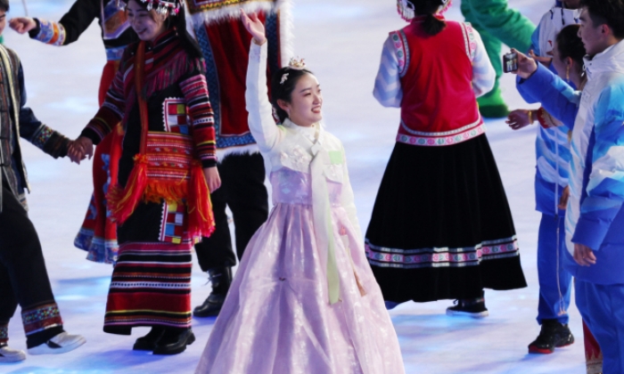 2022년 베이징 동계올림픽 개막식에 한복을 입고 등장한 여성 | 연합뉴스