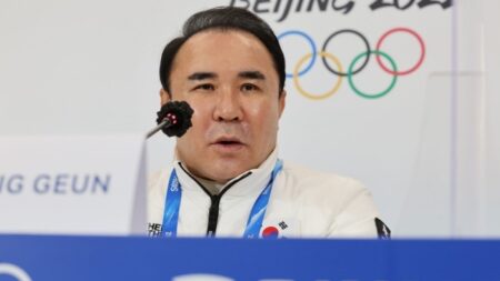 윤홍근 선수단장 “쇼트트랙 판정 부당… IOC위원장 만나 항의 예정”