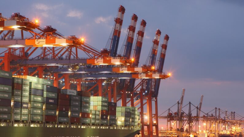 독일 함부르크 China Shipping Line의 컨테이너 선박(Sean Gallup/Getty Images)