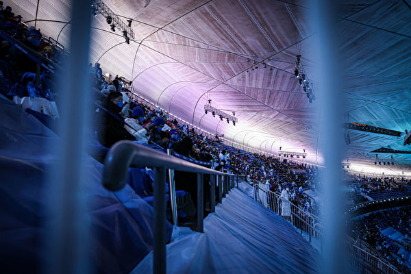 2022 베이징 동계올림픽 개막식을 앞두고 개막식장인 국가체육장 내부 관람석에 바리케이드가 설치됐다. 2022.2.4 | Annice Lyn/Getty Images