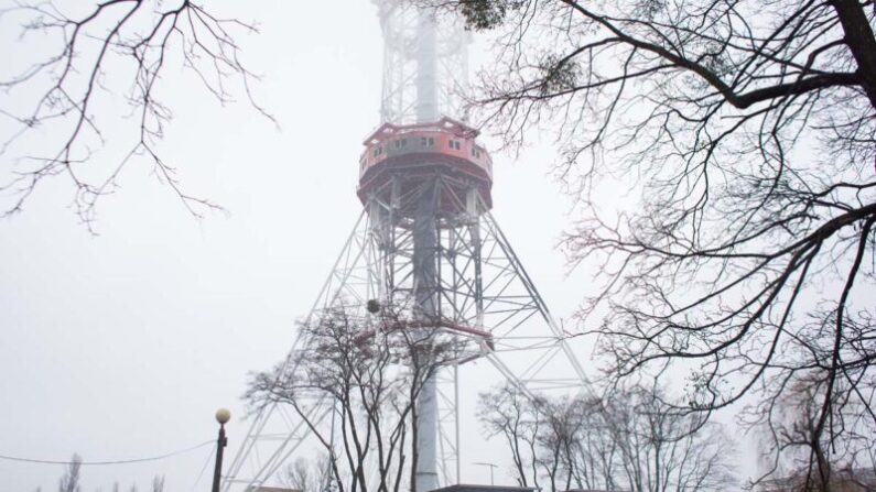우크라이나 키이우에 파손된 방송탑 | Anastasia Vlasova/Getty Images