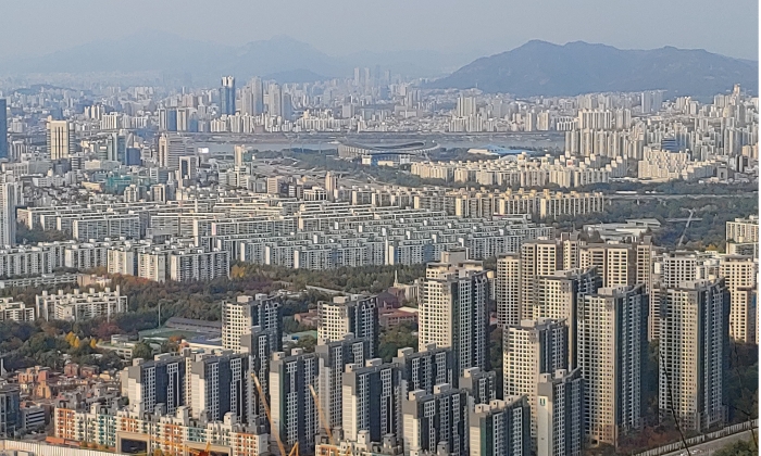 서울 서초구 안산에서 바라본 아파트 단지 | 이유정/에포크타임스