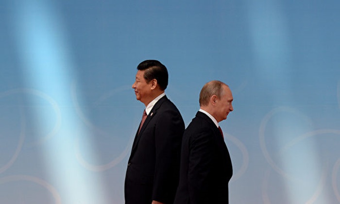 2014년 5월 시진핑 중국 공산당 총서기와 푸틴 러시아 대통령이 ‘아시아 교류 및 신뢰구축회의(CICA)’에서 스쳐 지나가고 있다. | Mark RALSTON/AFP