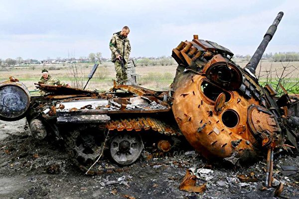 2022년 4월 22일 우크라이나 국방부가 공개한 러시아군 탱크. 형태를 알아보기 힘들 정도로 파괴됐다. | 우크라이나 국방부