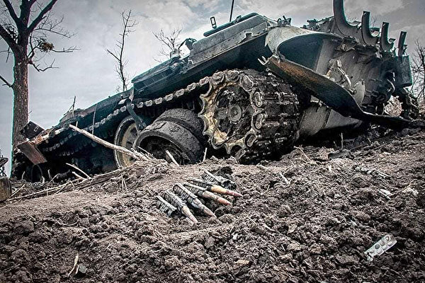 우크라이나 국방부가 파괴된 러시아군의 장갑차 사진을 공개했다. 2022.4.27 | 우크라이나 국방부