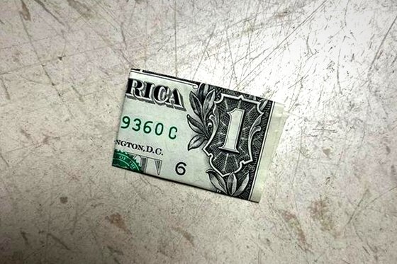 미국 테네시주 당국은 최근 바닥에 떨어진 지폐에서 마약 성분이  발견됐다고 발표했다. | 페리 카운티 경찰
