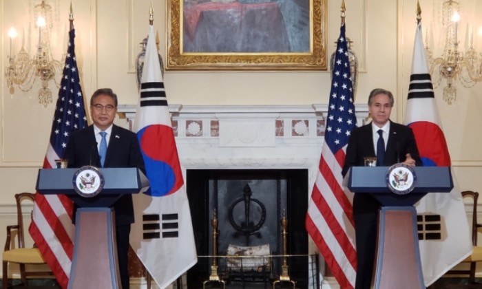 박진 외교부 장관(왼쪽)과 토니 블링컨 미국 국무장관이 6월 13일(현지 시간) 워싱턴DC에서 외교장관 회담을 한 뒤 기자회견을 열고 있다. | 연합뉴스