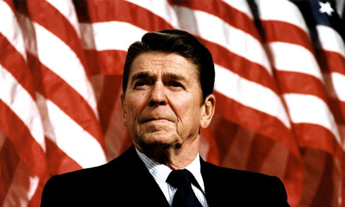 1982년 2월 8일 로널드 레이건 전 미국 대통령이 집회에서 연설하고 있다. | Michael Evans/The White House/Getty Images