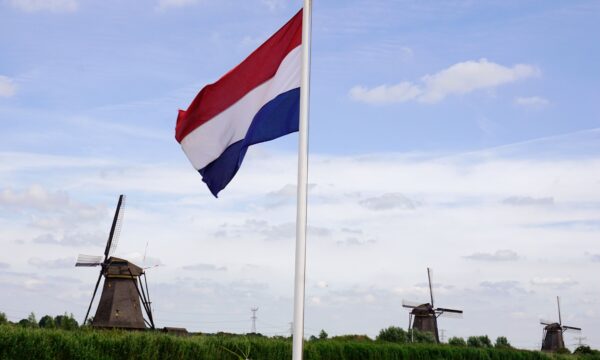 네덜란드 국제 관계 연구소는 교육에 있어서의 중국 공산당의 영향력에 대해 리포트를 발표했다. 사진은 네덜란드 국기. | TOBIAS SCHWARZ/AFP via Getty Images=연합