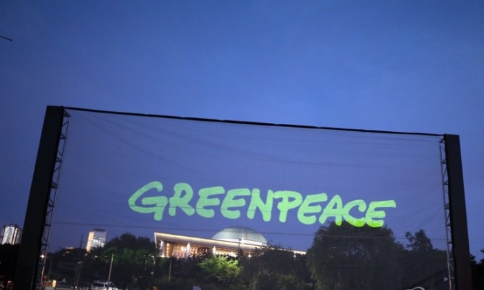 2020년 6월 15일, 그린피스가 여의도 한강공원에서 21대 국회의 기후위기 대응을 촉구하는 홀로그램 시위를 하고 있다. | 연합뉴스