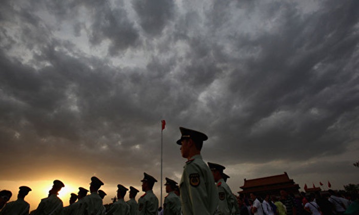 먹구름이 잔뜩 낀 천안문 광장. | Feng Li/Getty Images