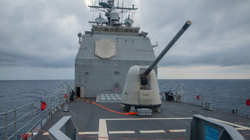 미 해군 제7함대 소속 타이콘데로가급 유도미사일 순양함 앤티텀호가 8월 28일 대만해협에서 작전을 수행하고 있다. | 미 해군=로이터/연합뉴스
