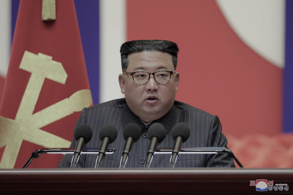 김정은 북한 노동당 총비서 겸 국무위원장이 11일 전국비상방역총화회의에서 연설하고 있다. 2022.8.11 | 연합뉴스