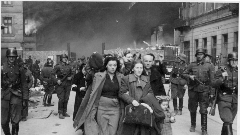 1944년 바르샤바 봉기. 나치 독일에 저항한 폴란드인의 봉기로서 독일군의 진압에 의해 실패했다. | 연합뉴스.