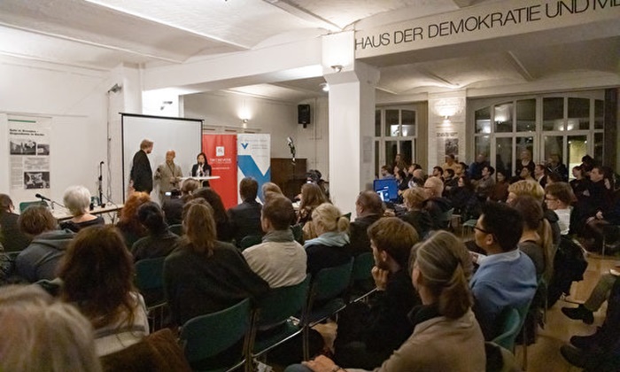 2019년 11월 27일 저녁, 인권협회 티베트 이니셔티브(Tibet Initiative Deutschland)가 베를린 ‘민주주의 집’에서 다큐멘터리 영화 ‘공자라는 미명하에’ 시사회를 열었다. | 장칭야오(張清颻)/에포크타임스
