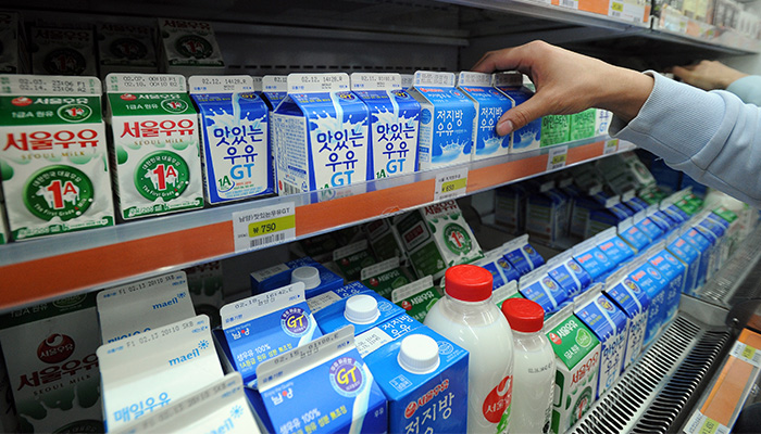 유제품을 진열한 식료품점 사진 | PARK JI-HWAN/AFP via Getty Images=연합뉴스
