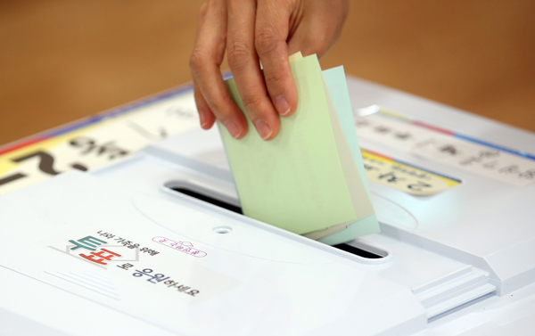 국내 10만 중국인 투표 못하나...법무부 “외국인 참정권 개편 필요”