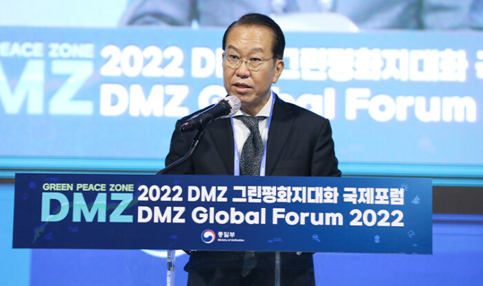 권영세 통일부 장관이 ‘2022 DMZ 그린평화지대화 국제포럼’에서 개회사를 하고 있다. | 통일부 제공