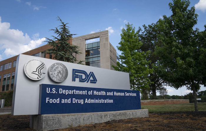 미국 메릴랜드주 화이트오크에 있는 미국 식품의약국(FDA) 본부 청사 앞 간판. 2020.7.20  | Sarah Silbiger/Getty Images
