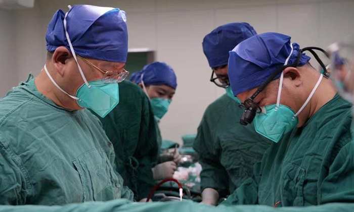 11월 11일 중국 관영 언론은 우한화중과기대(武漢華中科技大) 부속 셰허(協和)병원이 “세계 최초로 하루에 어린이 심장 이식 수술 3건을 시행했다”고 자랑스럽게 보도했다. | 중국 소후 웹페이지 캡처