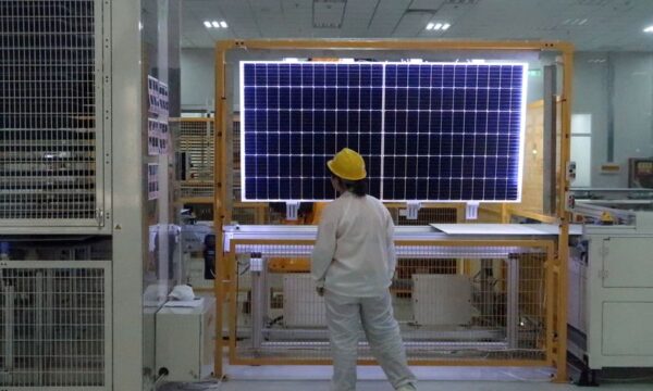 중국 산시성 시안의 한 태양광 패널 제조업체. 2019.12 촬영 | 로이터/연합뉴스