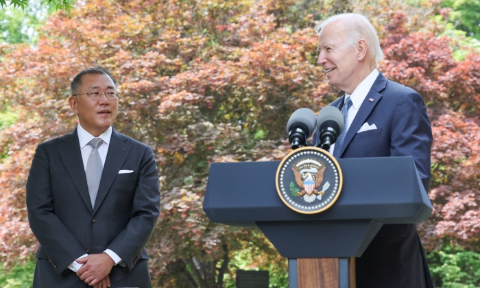 지난 5월 22일, 방한한 조 바이든 미국 대통령이 서울 용산구 그랜드 하얏트 호텔에서 정의선 현대차그룹 회장과 만나 연설하고 있다. | 연합뉴스