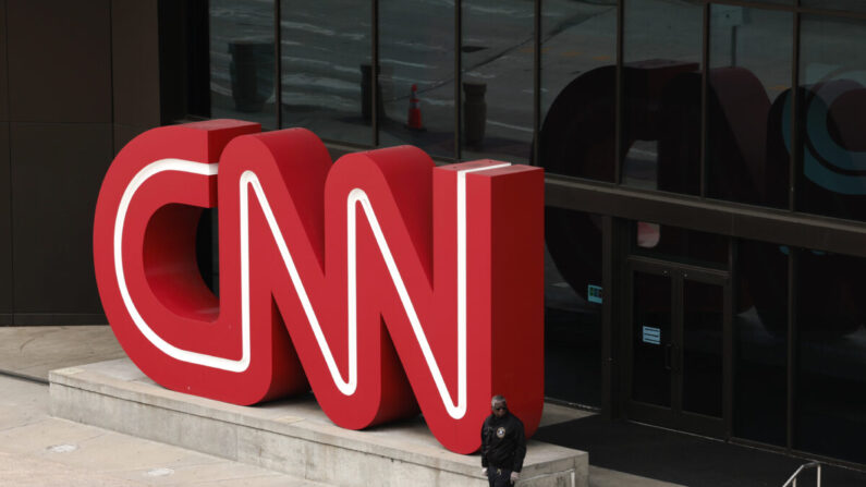 미국 조지아주 애틀랜타의 CNN 본사 건물 앞에 설치된 CNN 간판이 보인다. | Anna Moneymaker/Getty Images