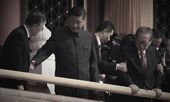 2019년 10월 1일 베이징 톈안먼 광장 열병식을 관람하기 위해 시진핑(가운데), 후진타오(왼쪽), 장쩌민(오른쪽) 등 전현직 공산당 지도자들이 톈안먼 성루 관람석에 착석하고 있다. | Greg Baker / AFP