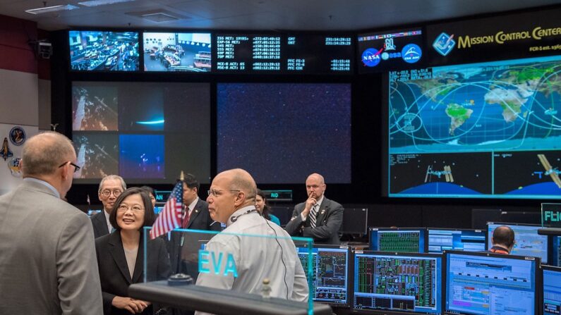 2018년 미국 방문 일정 중 항공우주국(NASA)을 방문한 차이잉원 대만 총통. | 대만 외교부.