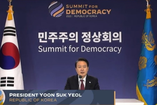 尹 “민주주의 되살리는 여정 시작해야"…자유·인권·법치 강조