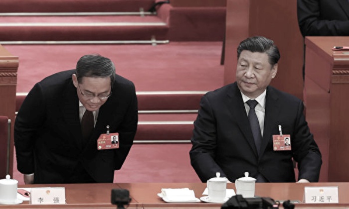 리창(李強) 신임 총리가 베이징의 권력 ‘팔괘진(八卦陣)’에 발을 들여 놓았다. 저장성 상인 출신의 지방 관리가 이를 적응하기는 쉽지 않을 것으로 보인다. 사진은 리창 총리(왼쪽)와 시진핑 총서기가 전인대에 참석하고 있다. | Lintao Zhang/Getty Images