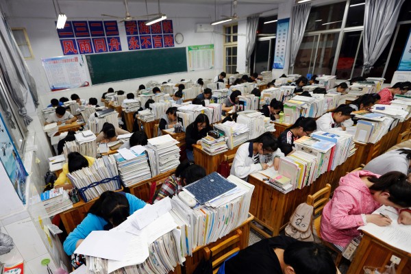 기사와 직접 관련 없는 자료 사진. 대학입시를 준비하는 중국의 고등학교 교실. | STR/AFP/Getty Images/연합뉴스