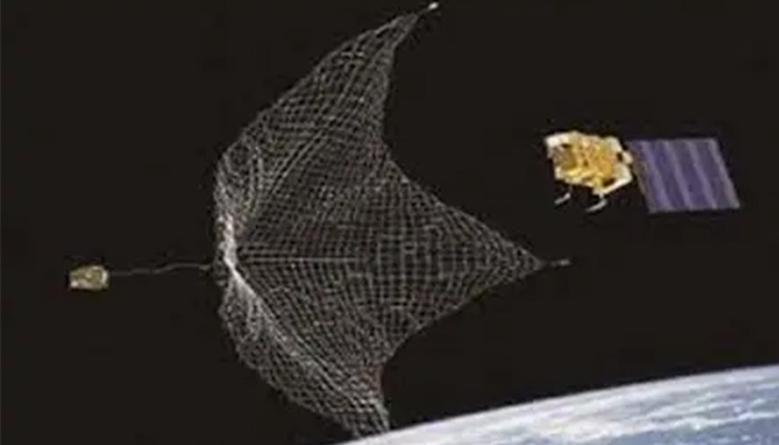 중국 SJ-21호 인공위성이 '우주 쓰레기(비활성 인공위성)'를 '청소'하는 시뮬레이션 그림 | 중국 인터넷 