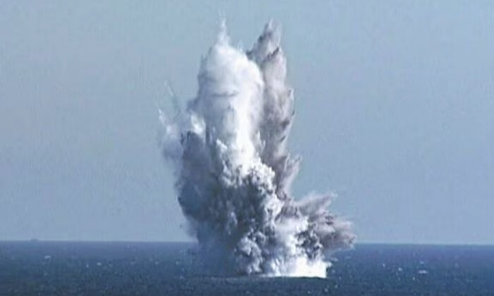 북한이 지난 3월 21~23일 신무기 '해일'의 수중 폭발 시험을 실시했다며 공개한 사진 | 연합뉴스