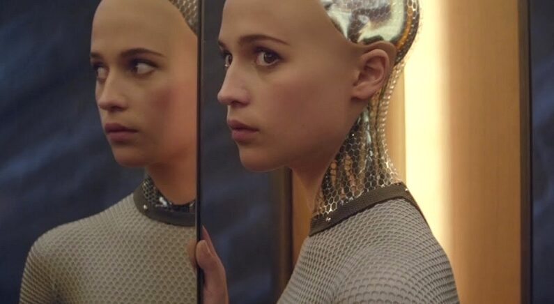 생명공학과 인공지능의 미래를 다룬 영화 '엑스 마키나' 스틸컷
