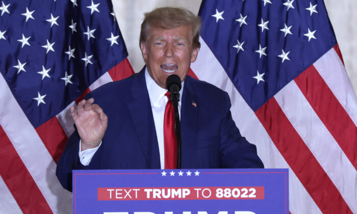 도널드 트럼프 전 대통령이 2023년 4월 4일 플로리다 주 웨스트팜비치의 마라라고에서 열린 행사에서 연설하고 있다. | Alex Wong/Getty Images