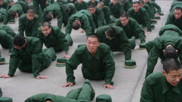 중국 인민해방군 신병훈련 장면 | BBC 화면 캡처