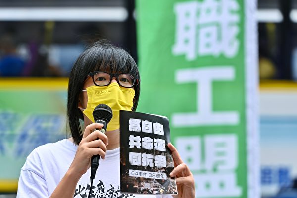 초우항텅은 2021년 6월 4일 오후 8시, 홍콩 사람들에게 각자의 방식으로 이날을 애도할 것을 촉구했다. | The EpochTimes