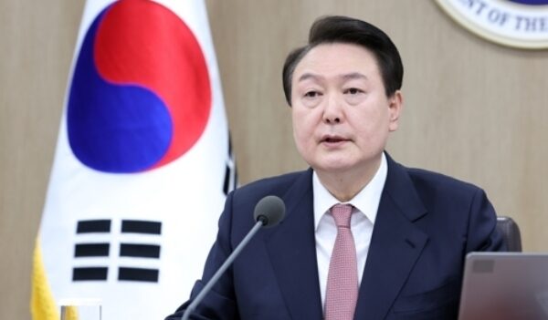 尹 지지율 5주 연속 상승…알앤서치 44.7%, 리얼미터 40%