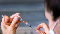 “코로나19 백신, 접종 6개월 만에 효능 5분의 1로” 연구