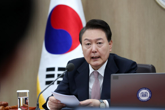 윤석열 대통령이 2023년 5월 23일 서울 용산 대통령실 청사에서 열린 국무회의에서 발언하고 있다. | 연합