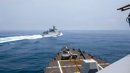 中 군함, 대만해협서 미 구축함 137m 초(超)접근…“미 ‘최후 방어선’ 시험”
