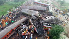 인도서 열차 탈선 후 충돌 사고, “최소 230명 사망”