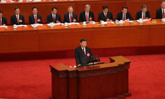 시진핑 중국 공산당 총서기가 2022년 10월 16일 베이징 인민대회당에서 열린 중국 공산당 제20차 전국대표대회 개막식에서 업무보고를 하고 있다. | 연합뉴스