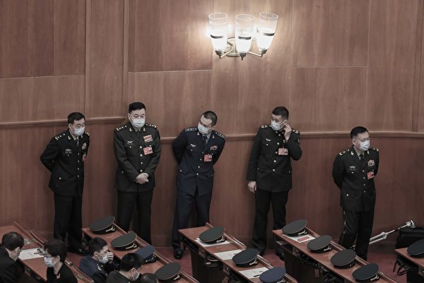 지난 3월 11일, 중국공산당 인민대표대회(전인대)에 참석한 군 대표들. | Lintao Zhang/Getty Images