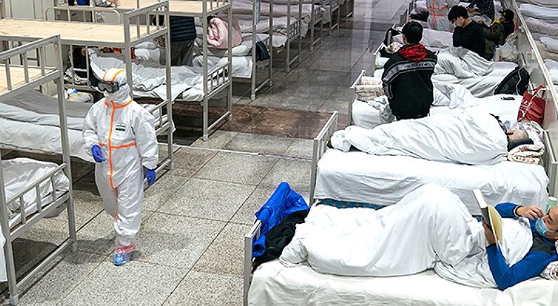 중국의 코로나19 확진자들이 후베이성 우한시의 임시 병원에 수용돼 있다. | 연합뉴스