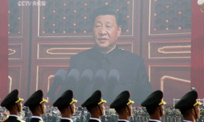 지난 2019년 10월 1일(현지 시간) 중국 베이징에서 열린 중화인민공화국 건국 70주년 열병식에서 시진핑 중국 국가주석이 연설하는 동안 인민해방군 병사들이 일렬로 서 있다.｜Jason Lee/Reuters/연합뉴스